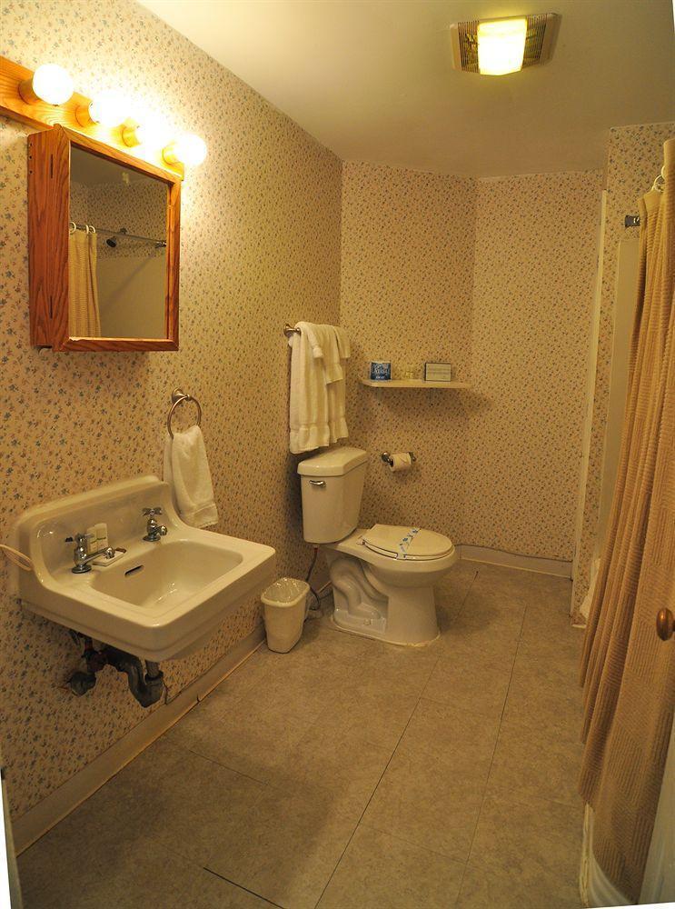 Beacon Inn 1750 Brookline Buitenkant foto