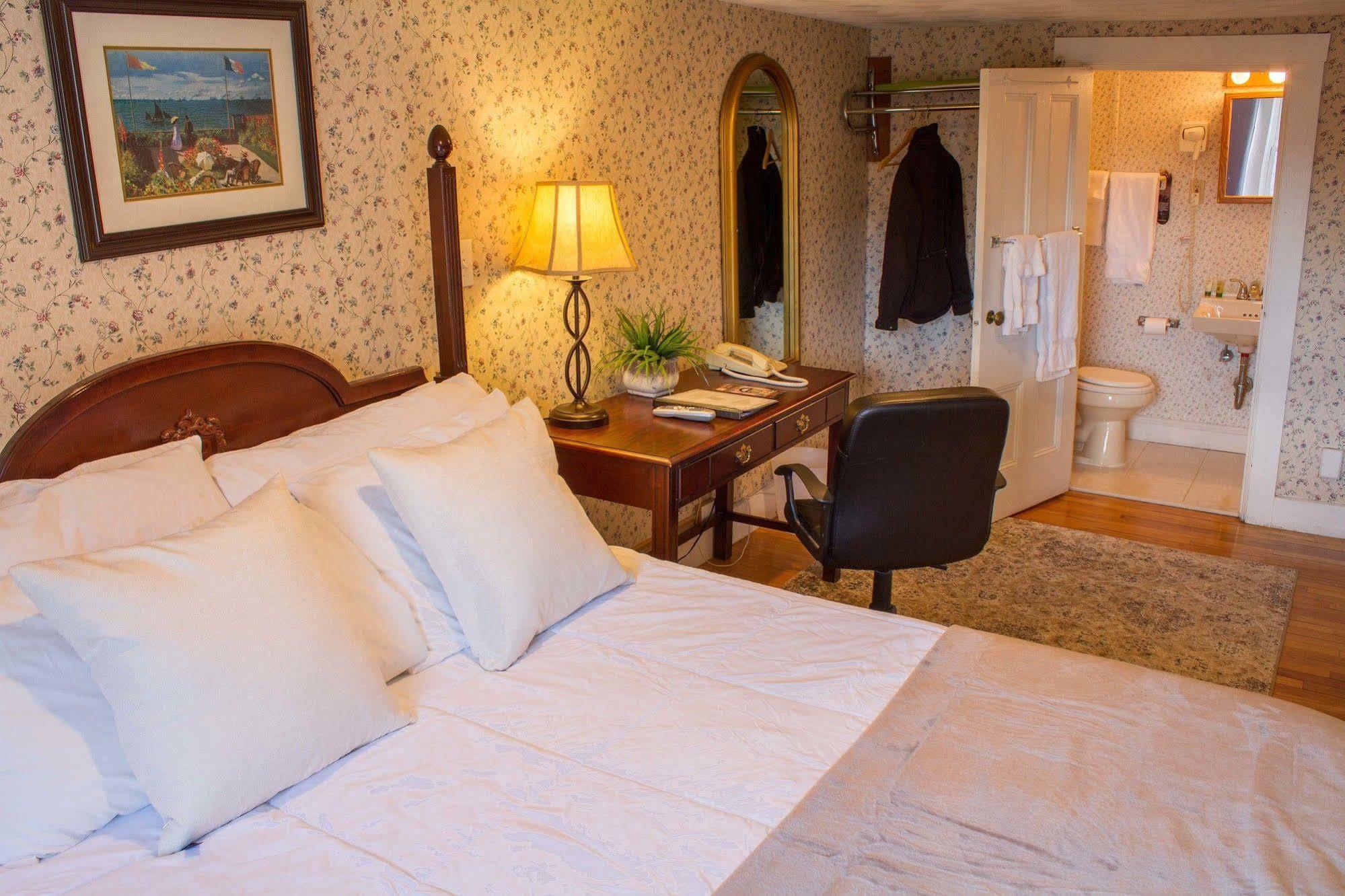 Beacon Inn 1750 Brookline Buitenkant foto