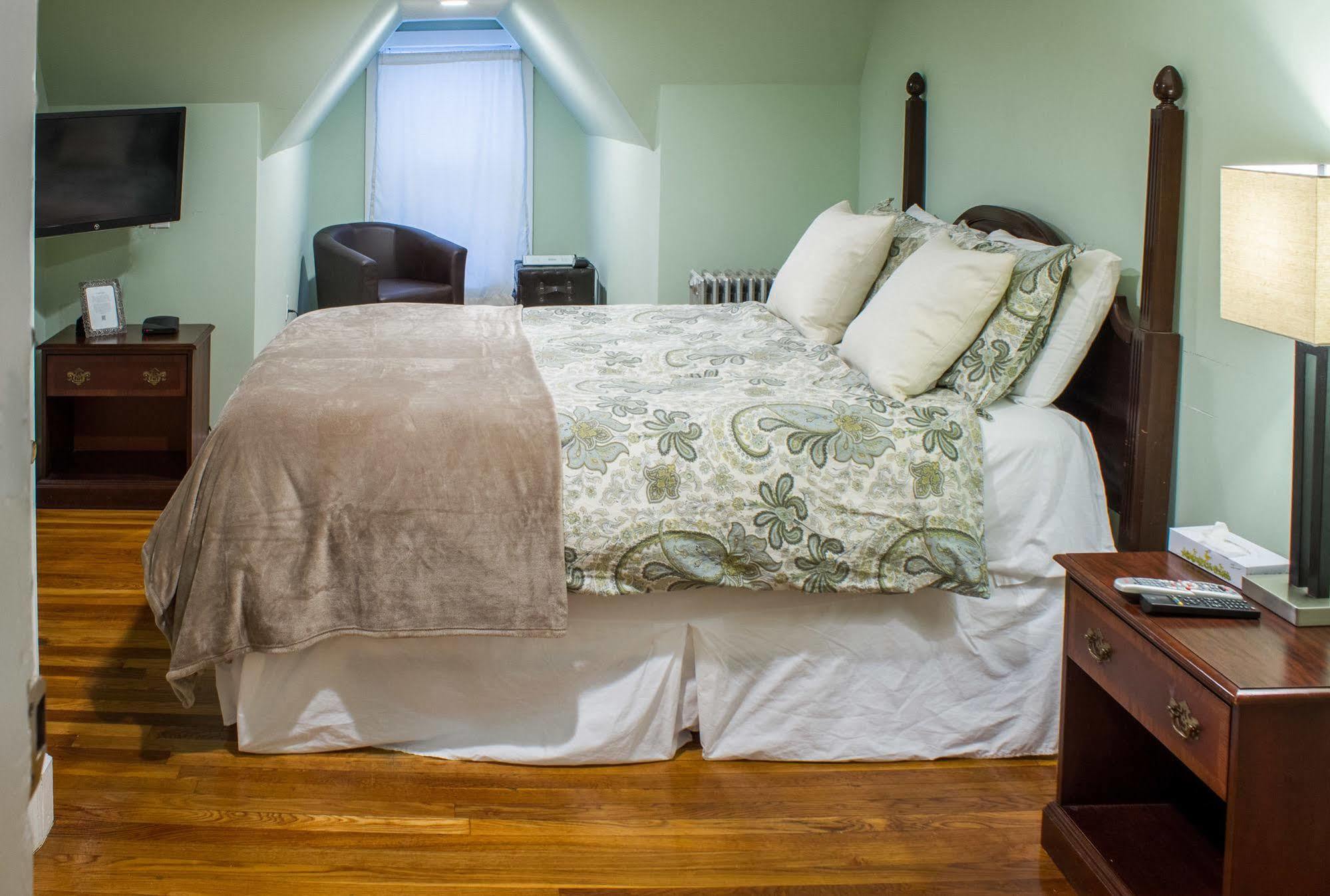 Beacon Inn 1750 Brookline Buitenkant foto